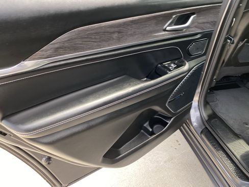 Used 2022 Jeep Grand Cherokee L Overland w/ Luxury Tech Group IV image 9