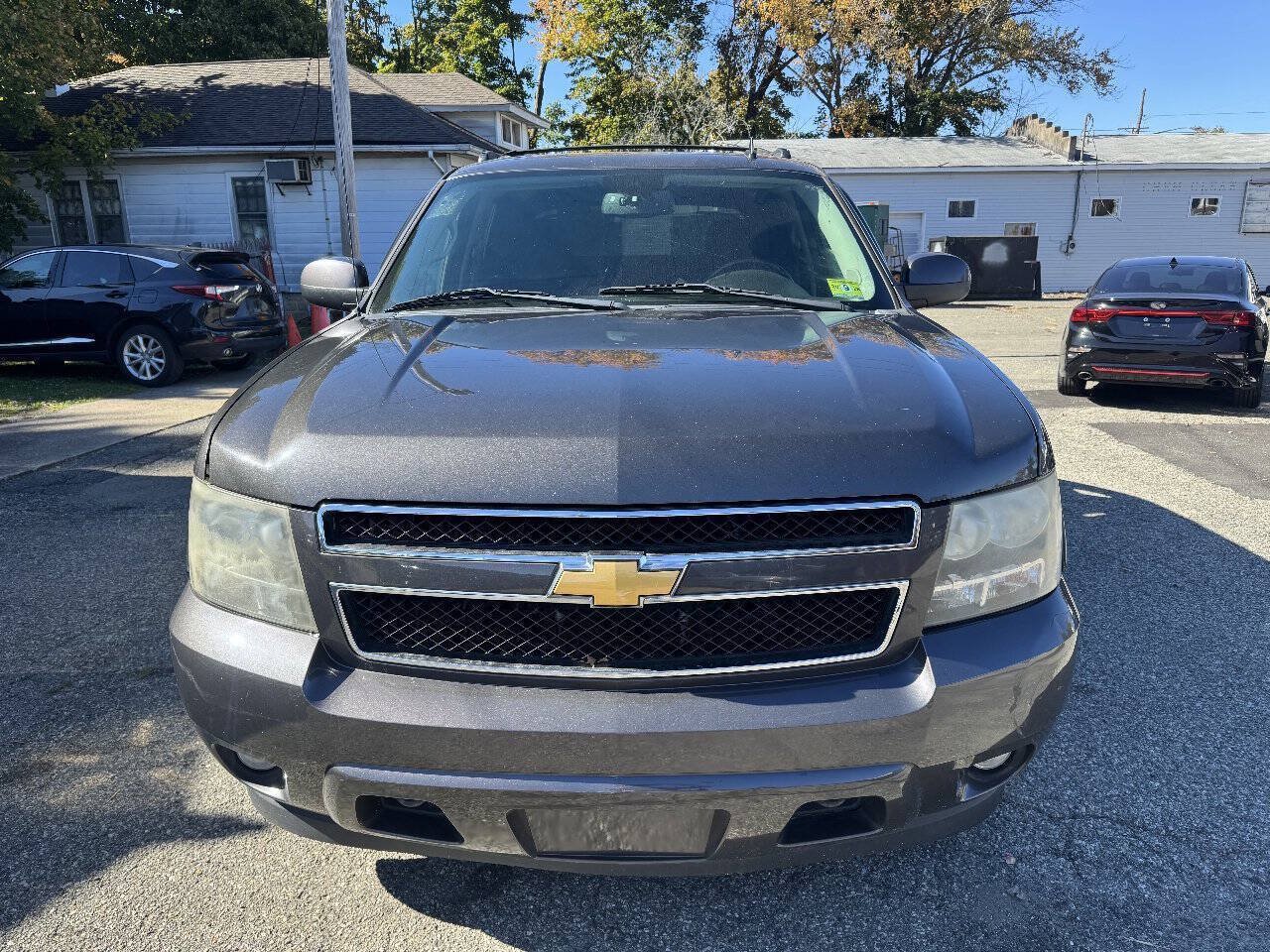 Used 2011 Chevrolet Avalanche LT AWD/4WD image 2