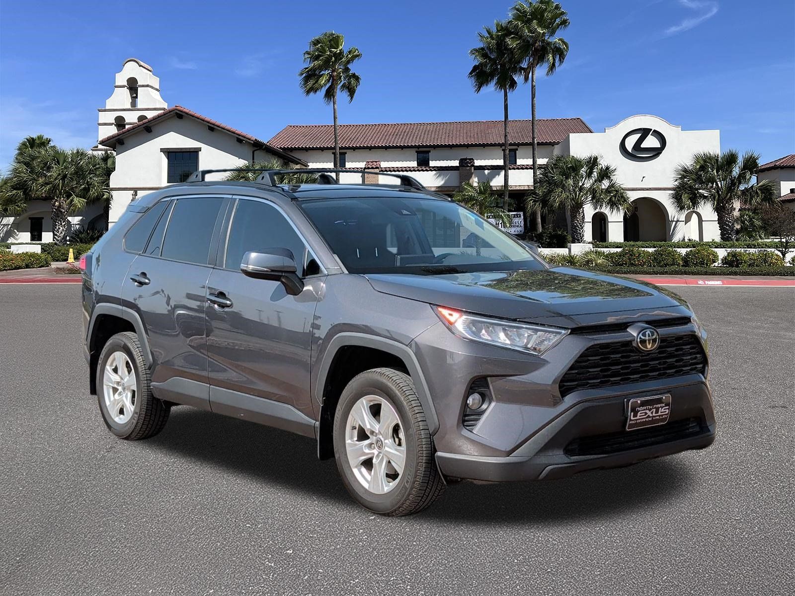 Used 2021 Toyota RAV4 XLE w/ Convenience Package FWD image 1
