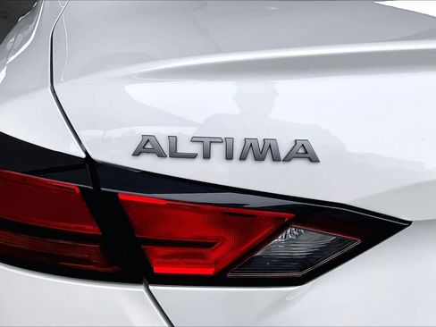 Certified 2024 Nissan Altima 2.5 SR w/ SR Premium Package FWD image 10
