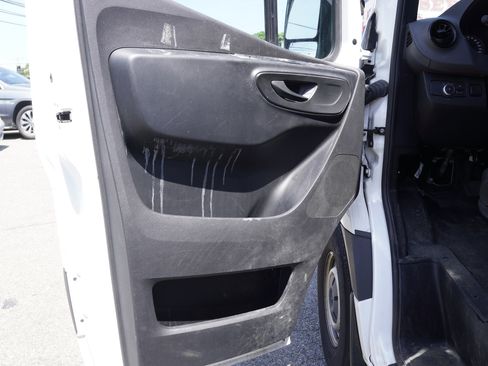 Used 2023 Mercedes-Benz Sprinter 1500 image 12