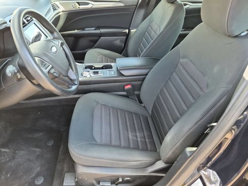 Used 2020 Ford Fusion SE FWD image 16