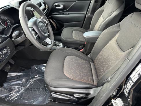 Used 2023 Jeep Renegade Latitude image 9