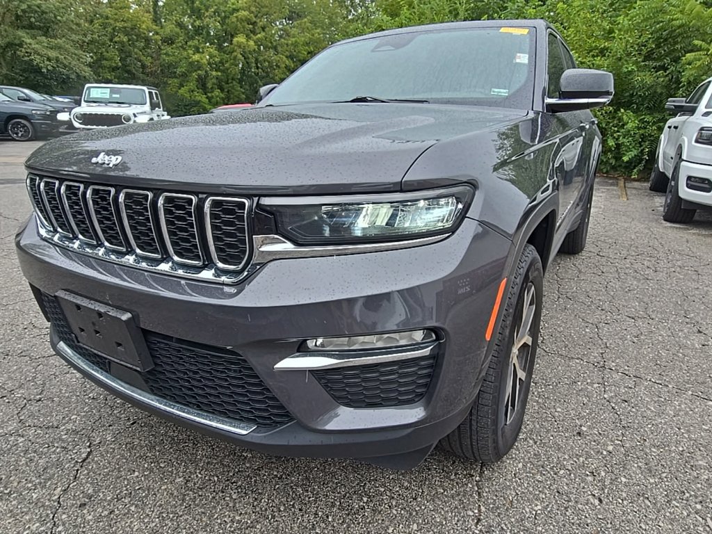 Used 2024 Jeep Grand Cherokee Limited AWD/4WD image 12