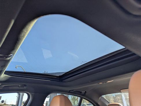 Used 2022 BMW 330i Sedan w/ M Sport Package image 14