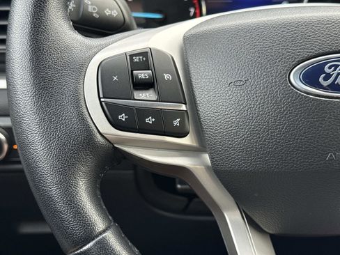 Used 2023 Ford Explorer XLT image 8