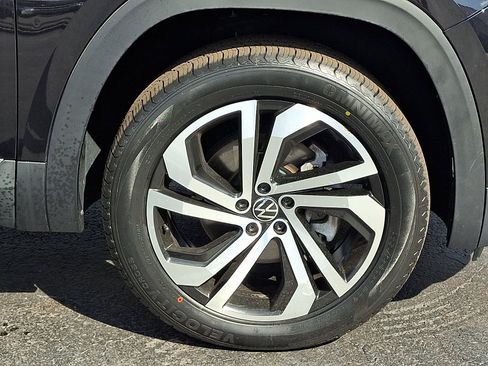 Used 2020 Volkswagen Atlas Cross Sport SEL Premium image 8