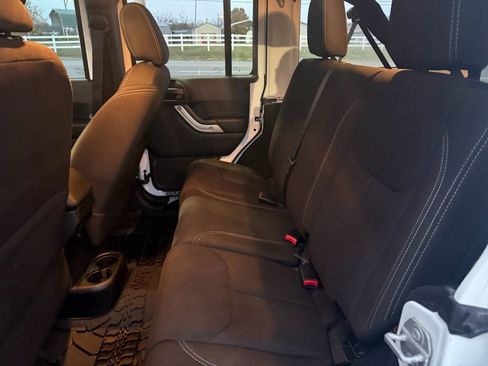 Used 2016 Jeep Wrangler Unlimited Sahara w/ Connectivity Group image 13