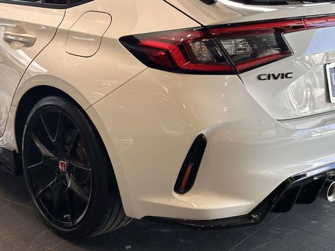 Used 2024 Honda Civic Type R image 9