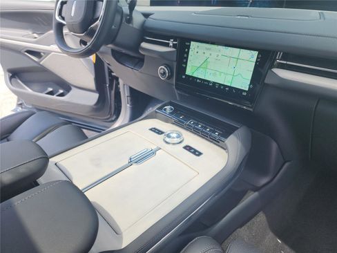 New 2026 Lincoln Navigator Reserve AWD/4WD image 32