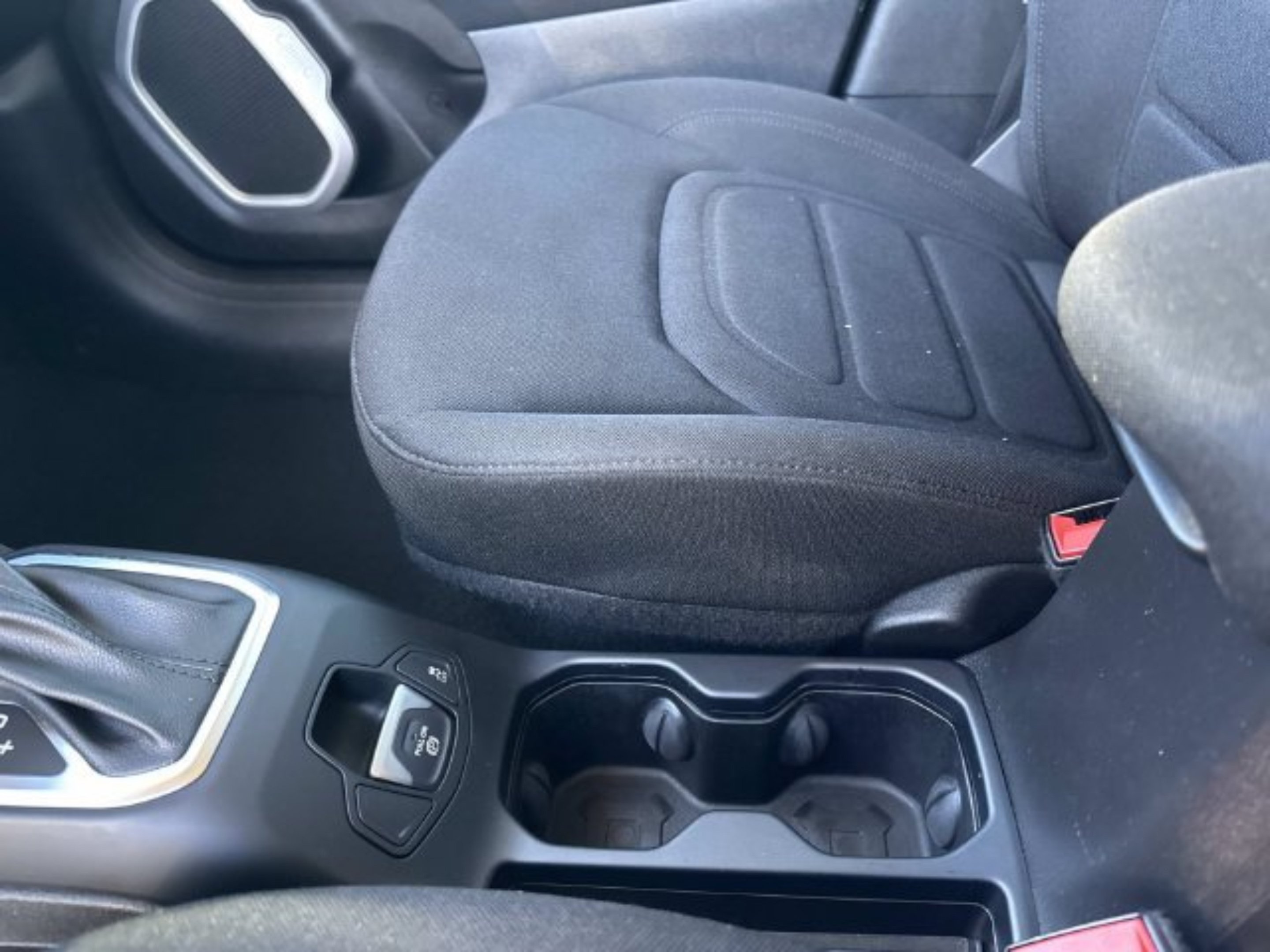 Used 2020 Jeep Renegade Latitude w/ Popular Equipment Group FWD image 25