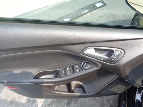 Used 2016 Ford Focus SE w/ SE Sport Package FWD image 14