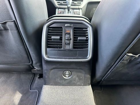 Certified 2023 Porsche Macan Turbo AWD/4WD image 37