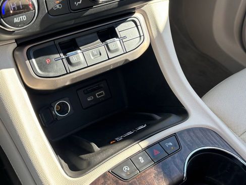 Used 2022 GMC Acadia Denali w/ Denali Technology Package image 25