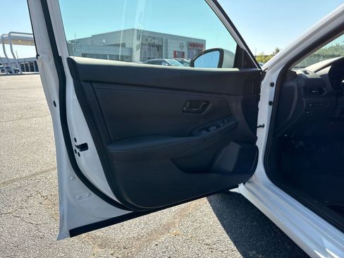 Used 2025 Nissan Sentra S image 22