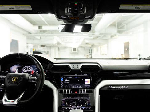 Used 2021 Lamborghini Urus image 29