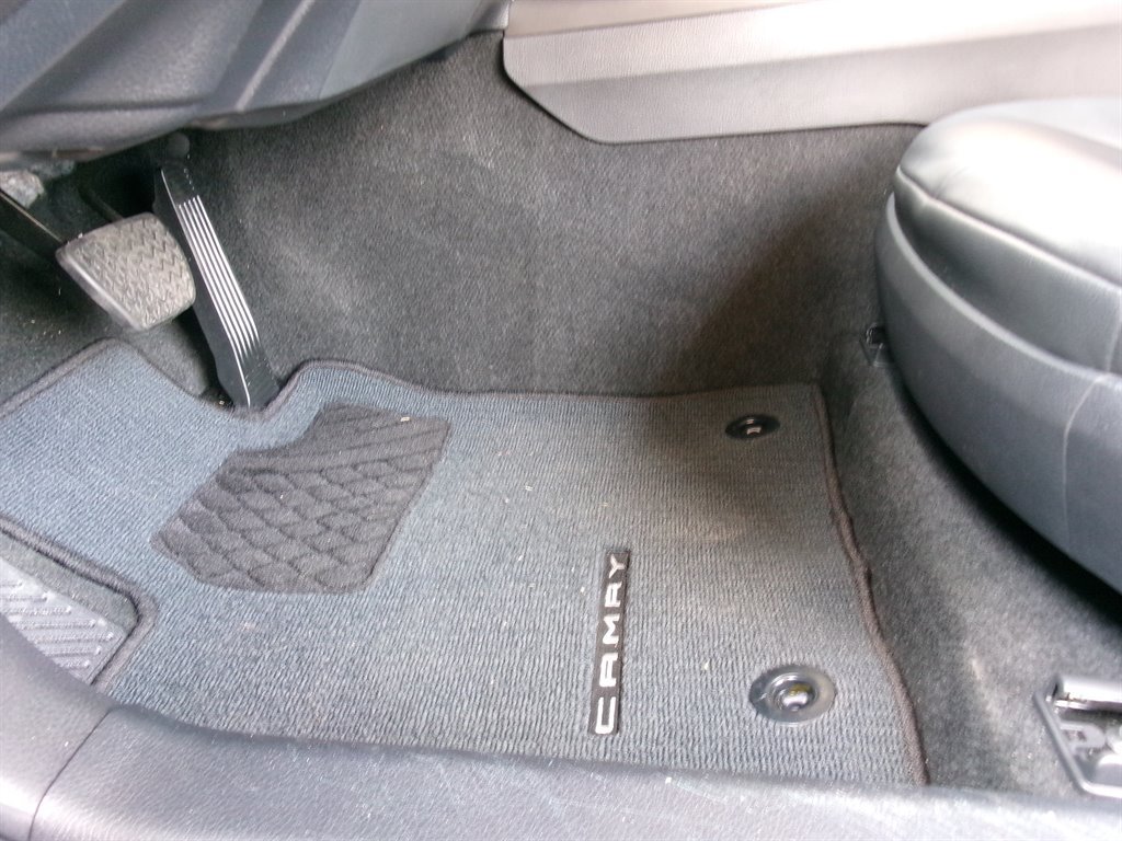 Used 2024 Toyota Camry XLE FWD image 11