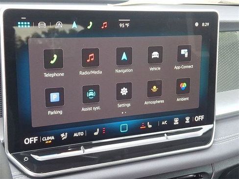 New 2025 Volkswagen Tiguan SE image 14