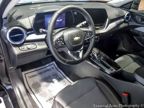 Used 2024 Chevrolet Trax LT w/ Driver Confidence Package FWD image 16