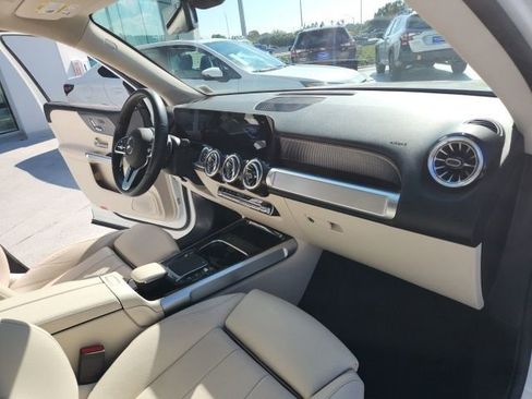 Used 2022 Mercedes-Benz GLB 250 4MATIC image 23