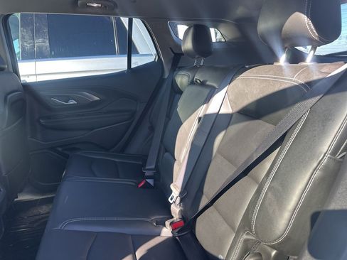 Used 2024 GMC Terrain SLT image 12