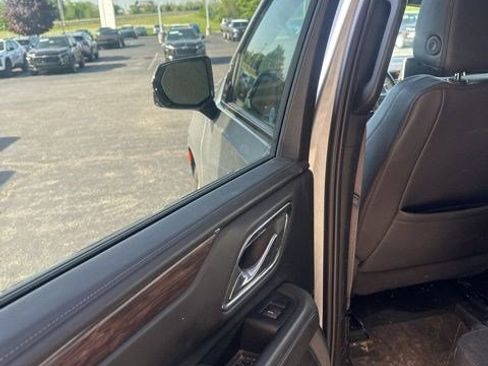 Used 2023 Chevrolet Suburban Z71 w/ Z71 Off-Road Package AWD/4WD image 10