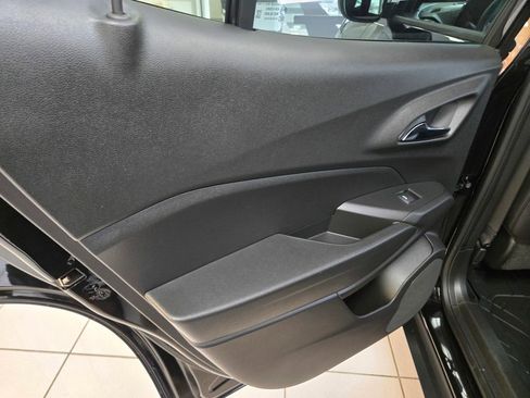 New 2025 Chevrolet Trax RS w/ Sunroof Package image 22