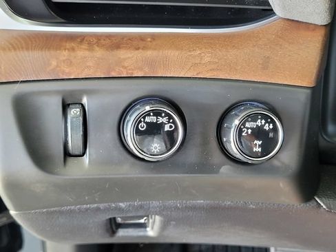 Used 2020 Cadillac Escalade Premium Luxury w/ Escalade Sport Edition AWD/4WD image 13