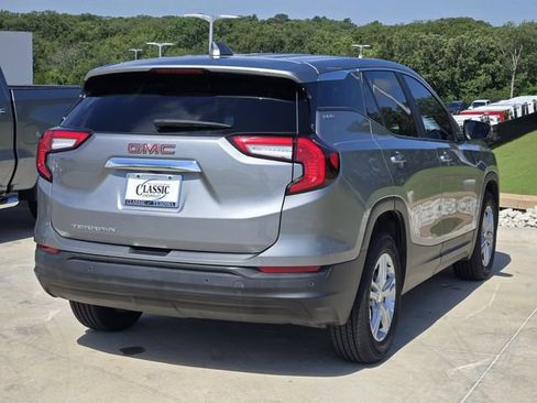 Used 2023 GMC Terrain SLE w/ LPO, Floor Liner Package FWD image 8