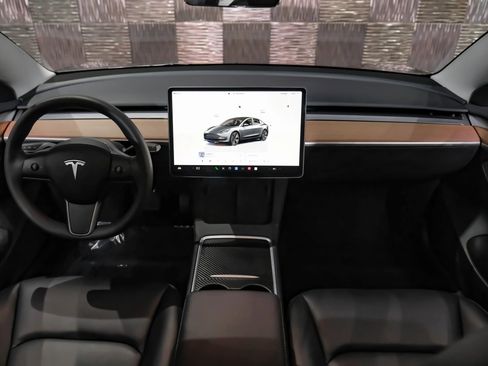 Used 2023 Tesla Model 3 Standard Range image 12