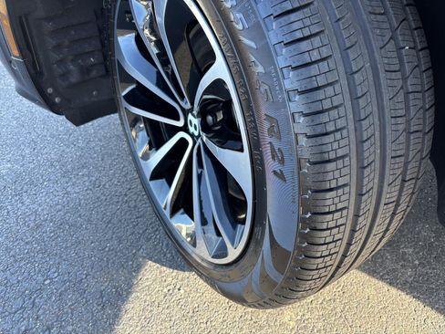 Used 2022 Bentley Bentayga AWD/4WD image 8
