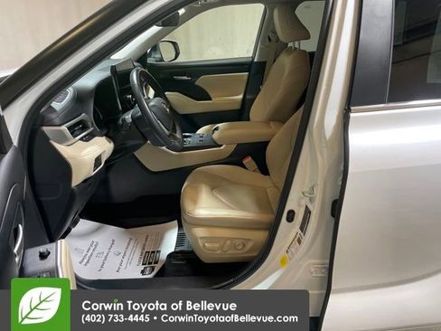 Certified 2023 Toyota Highlander XLE image 9
