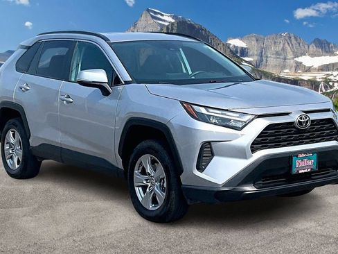 Used 2025 Toyota RAV4 XLE AWD/4WD image 12