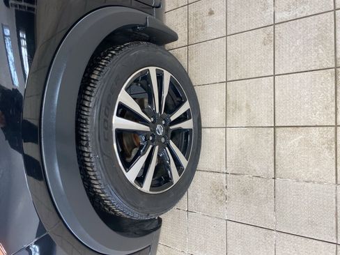 Certified 2020 Nissan Kicks SV image 2