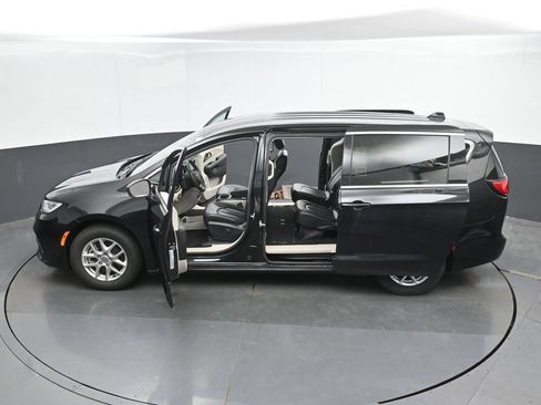 Used 2023 Chrysler Pacifica Touring-L FWD image 51
