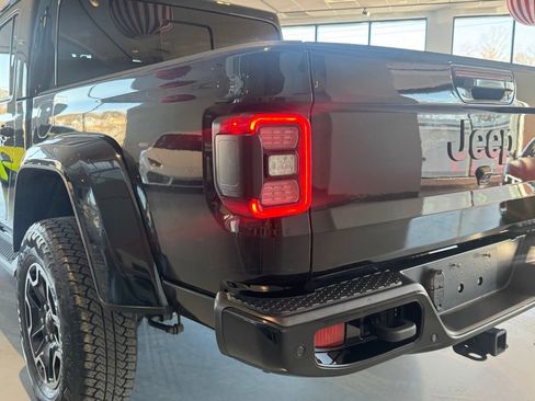 Used 2023 Jeep Gladiator Overland AWD/4WD image 13