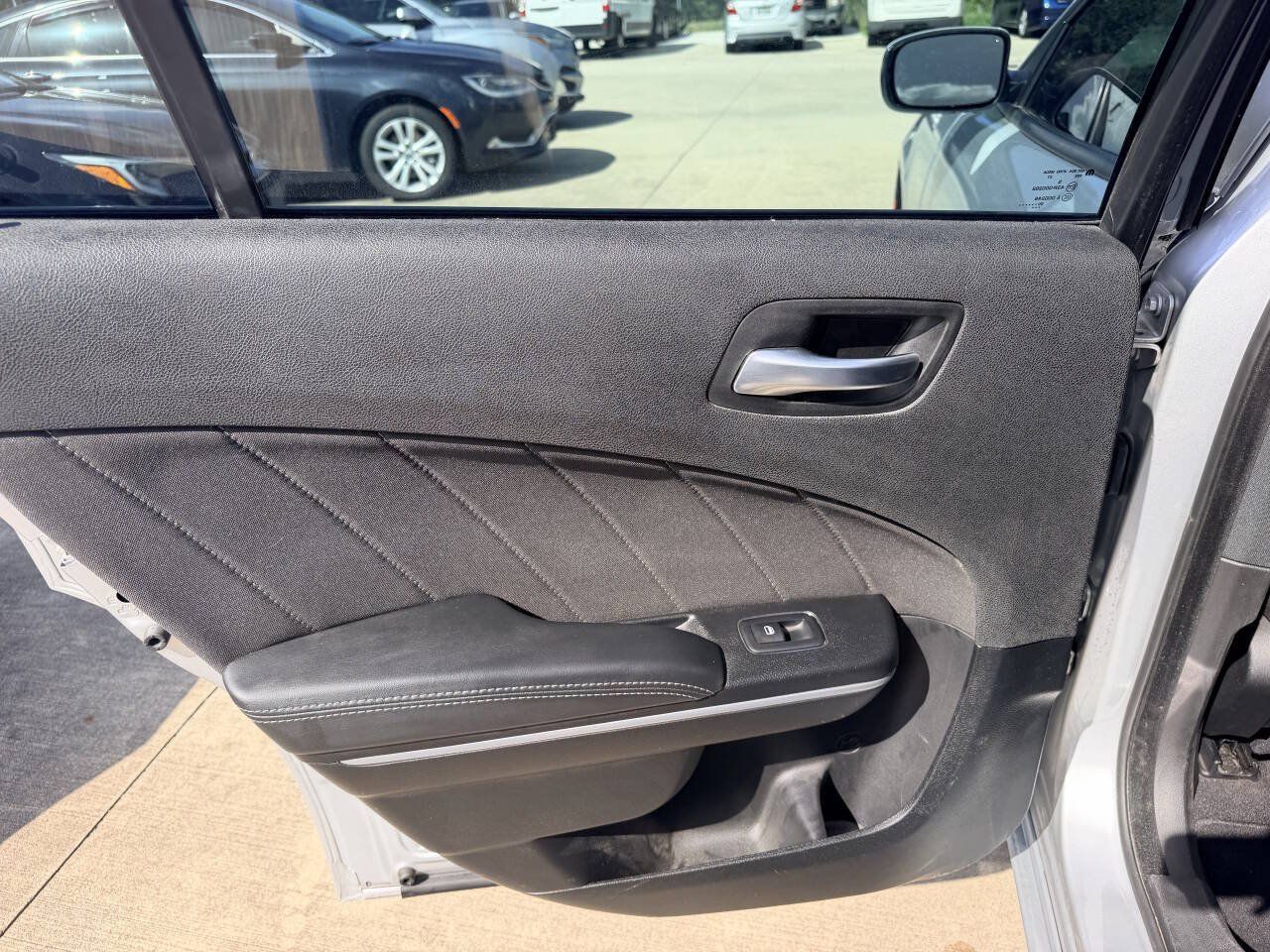 Used 2020 Dodge Charger SXT RWD image 15