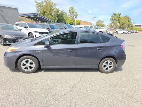 Used 2013 Toyota Prius Two FWD image 2