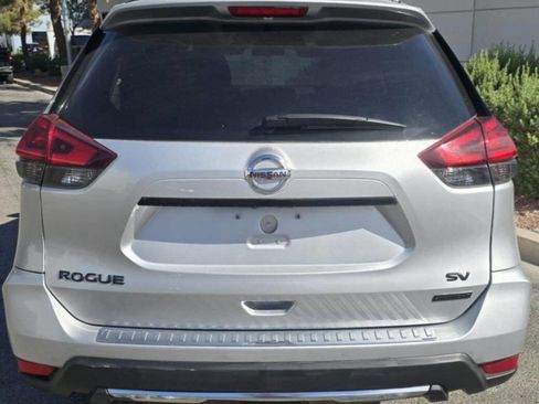 Used 2018 Nissan Rogue SV image 6