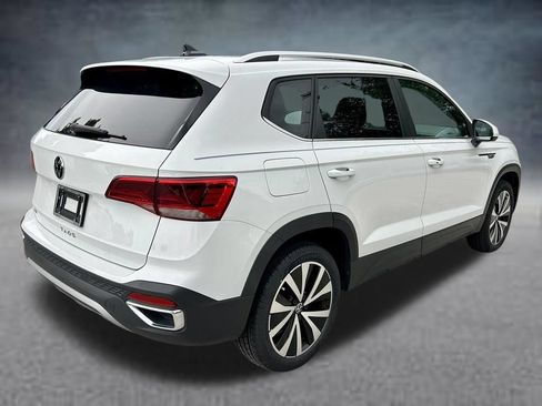 Used 2022 Volkswagen Taos SE FWD image 5