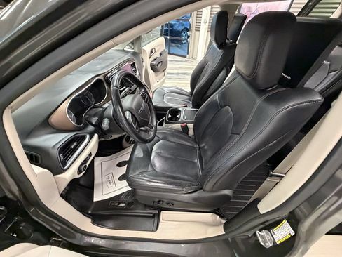 Used 2018 Chrysler Pacifica Touring-L Plus FWD image 52