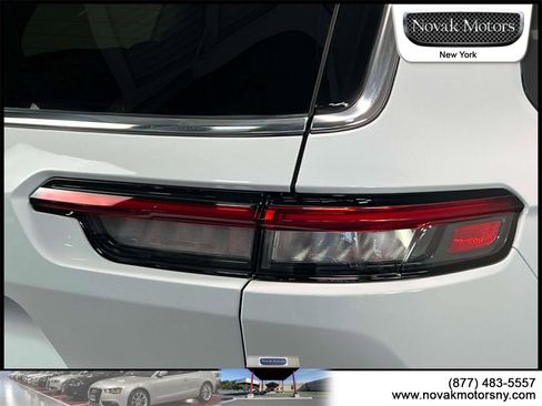 Used 2023 Jeep Grand Cherokee L Limited image 11