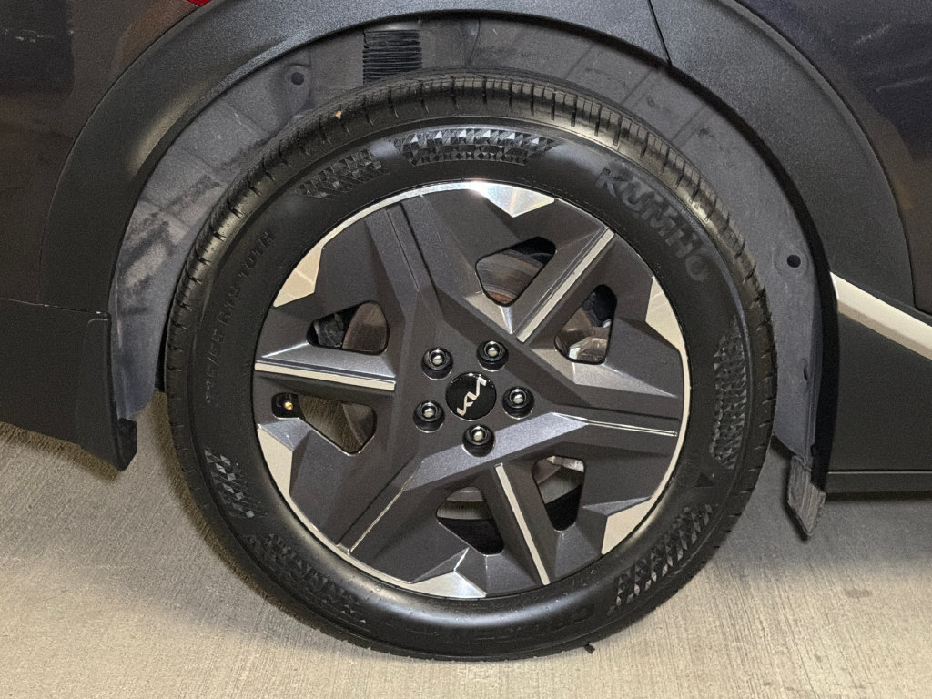 Certified 2025 Kia EV6 Light AWD/4WD image 8