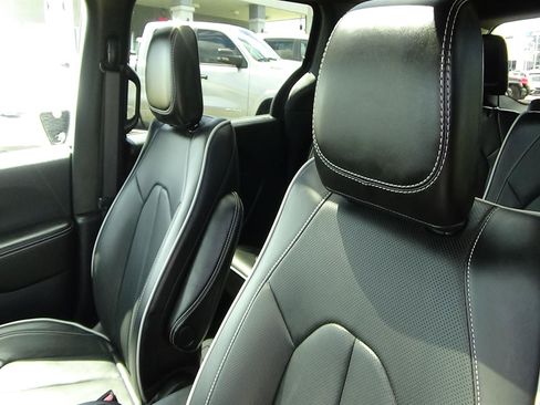 Used 2026 Chrysler Pacifica Limited FWD image 20