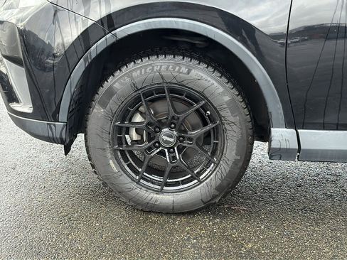 Used 2018 Toyota RAV4 XLE image 9