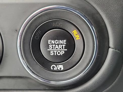 Used 2019 Maserati Levante GranSport AWD/4WD image 32