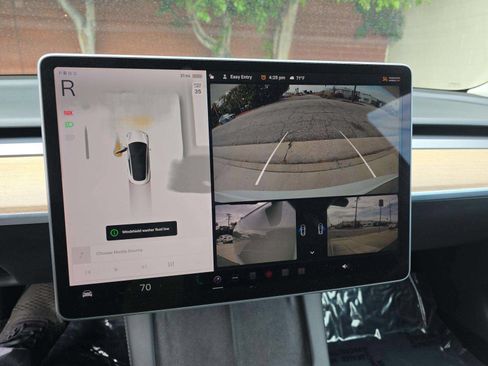 Used 2023 Tesla Model 3 Standard Range RWD image 9