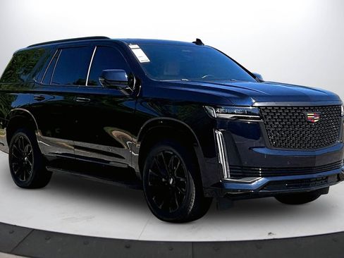 Used 2021 Cadillac Escalade Premium Luxury w/ LPO, Illumination Package AWD/4WD image 2