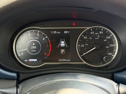Used 2025 Nissan Versa SV FWD image 40