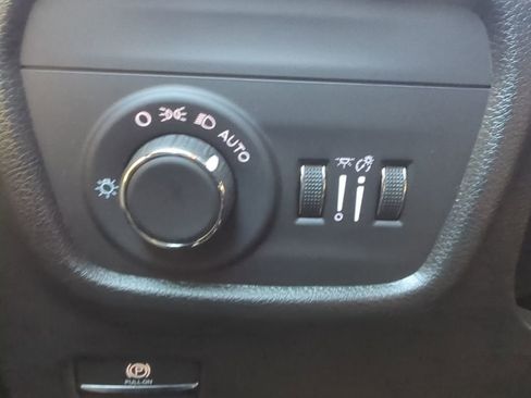 Used 2025 Jeep Grand Cherokee Altitude image 33